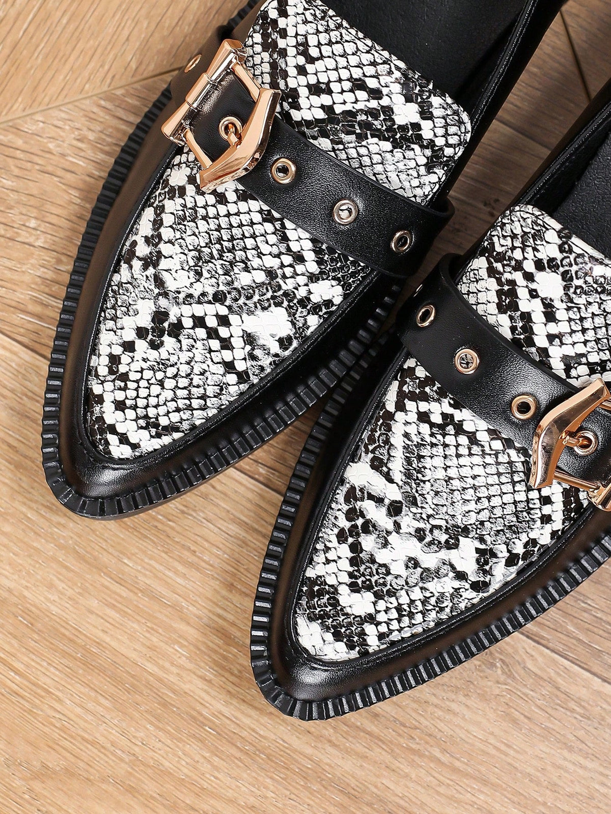 BONDONE - Mocassini chunky neri effetto serpente con fibbia metallica