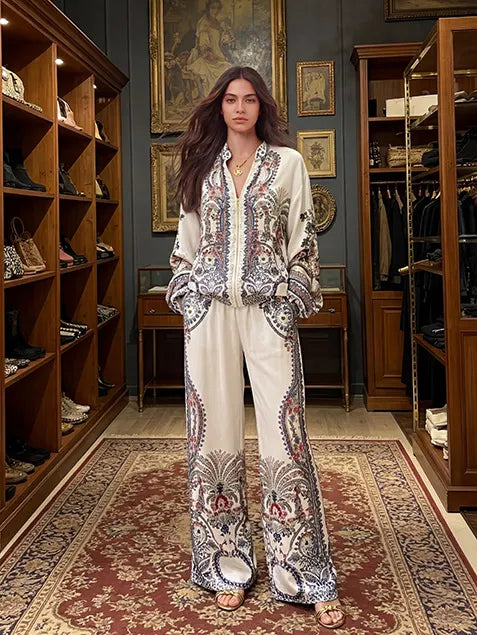 SUPERSANO - Completo bianco con stampa paisley, camicia zip e pantaloni palazzo
