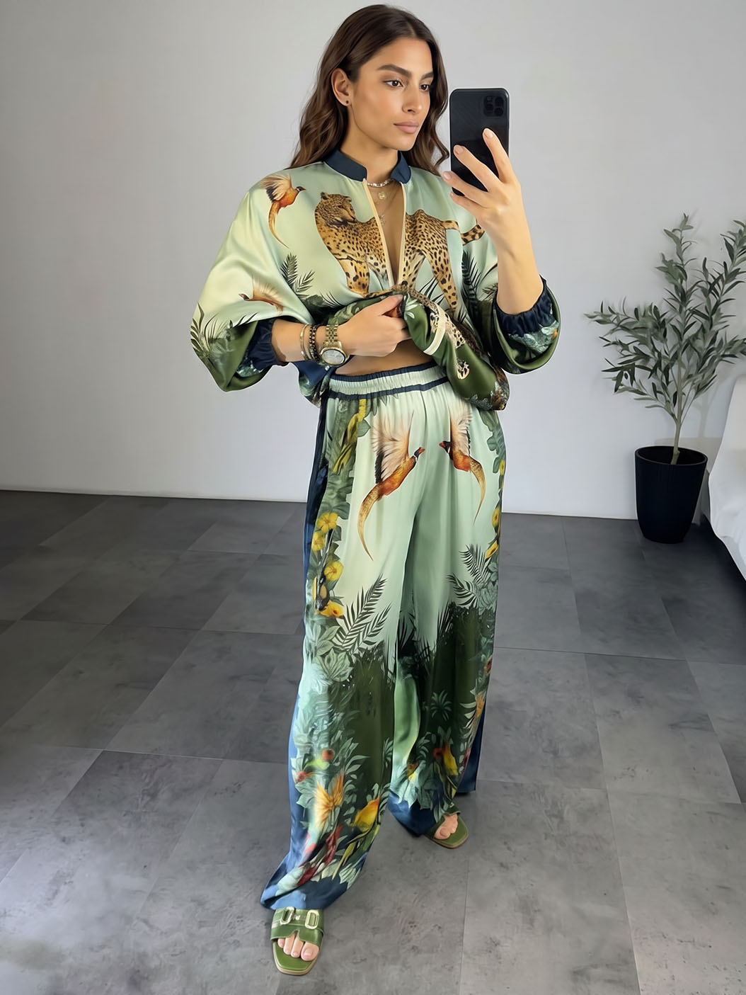 TERZORIO - Completo verde jungle con camicia zip e pantaloni ampi
