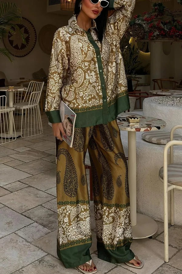 BOGOGNO - Completo verde satinato con stampa paisley e pantaloni elasticizzati