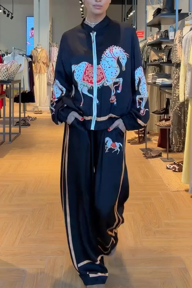 POTENZA - Completo casual nero con stampa pony, giacca e pantaloni ampi