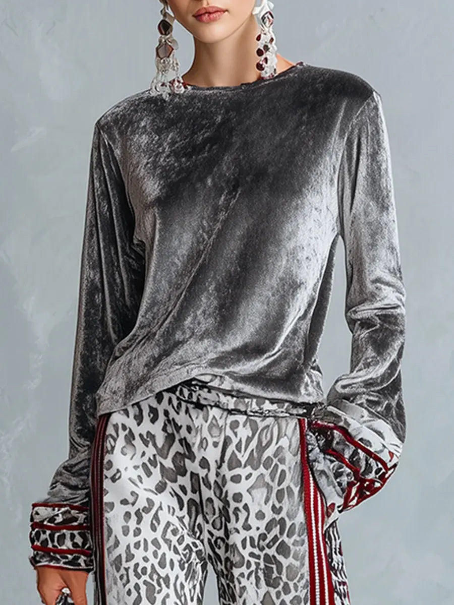 ALFEDENA - igio in velluto con t-shirt rigata e pantaloni leopardati