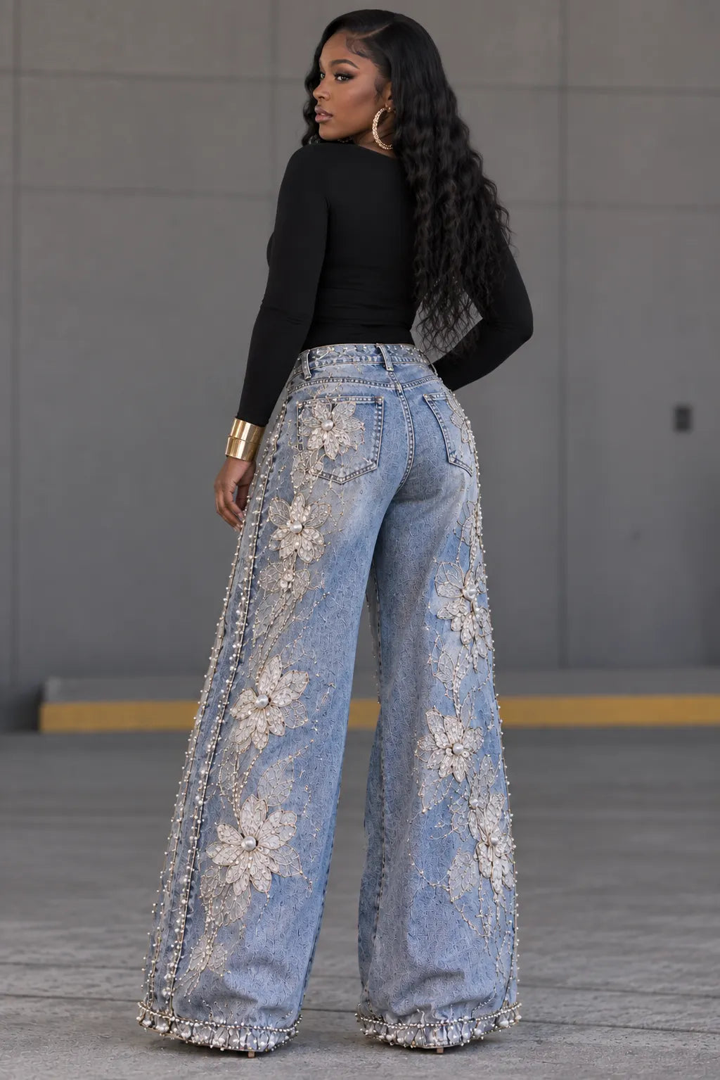 VERONA - Jeans blu wide leg con decorazioni floreali di perline