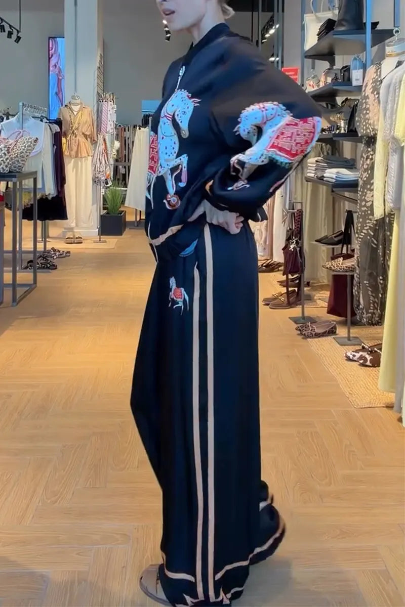 POTENZA - Completo casual nero con stampa pony, giacca e pantaloni ampi