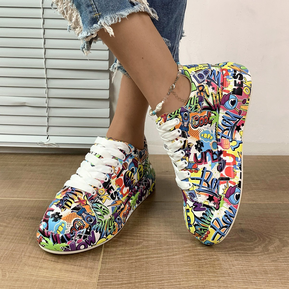 MEOLO - Sneaker da donna con stampa graffiti