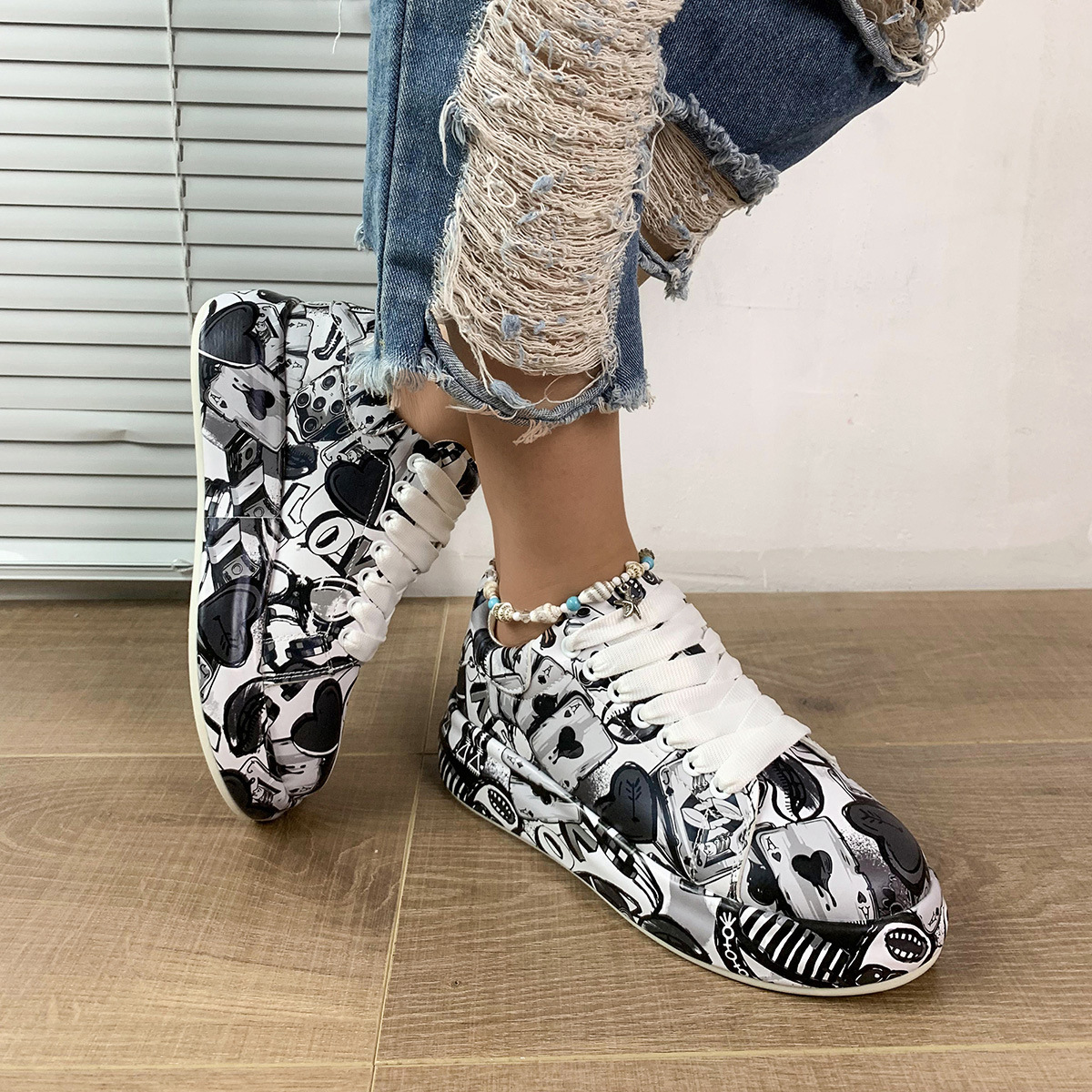 MEOLO - Sneaker da donna con stampa graffiti